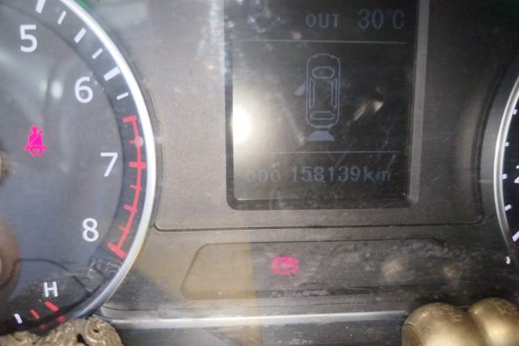 Used Land X7 2015 2.0T Panoramic Prestige Edition Odometer Close Up