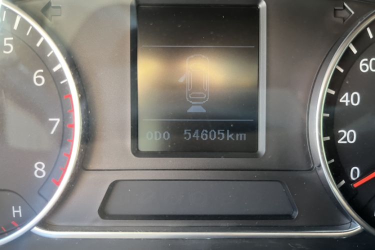 Used Land X7 2015 2.0T Panoramic Luxury Edition Odometer Close Up
