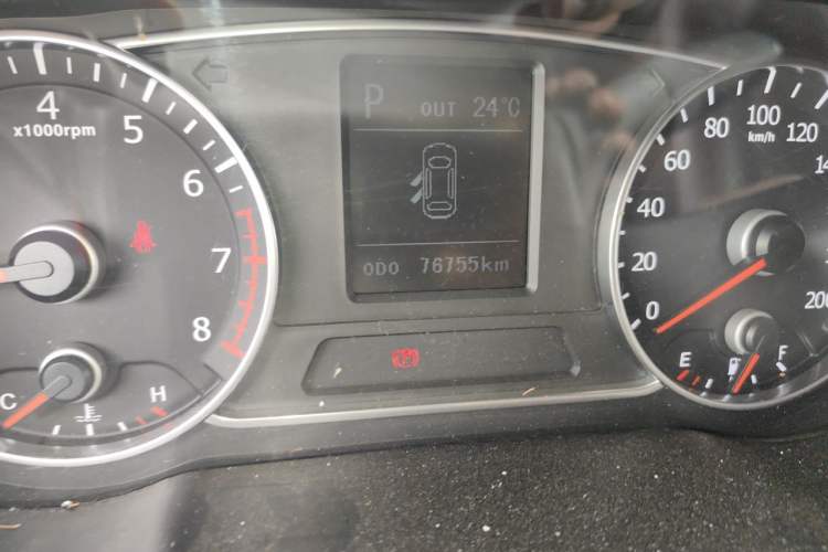 Used Land X7 2015 2.0T Panoramic Flagship Edition Odometer Close Up