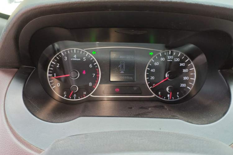 Used Land X7 2015 2.0T Panoramic Prestige Edition Odometer Close Up