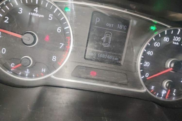 Used Land X7 2015 2.0T Panoramic Prestige Edition Odometer Close Up