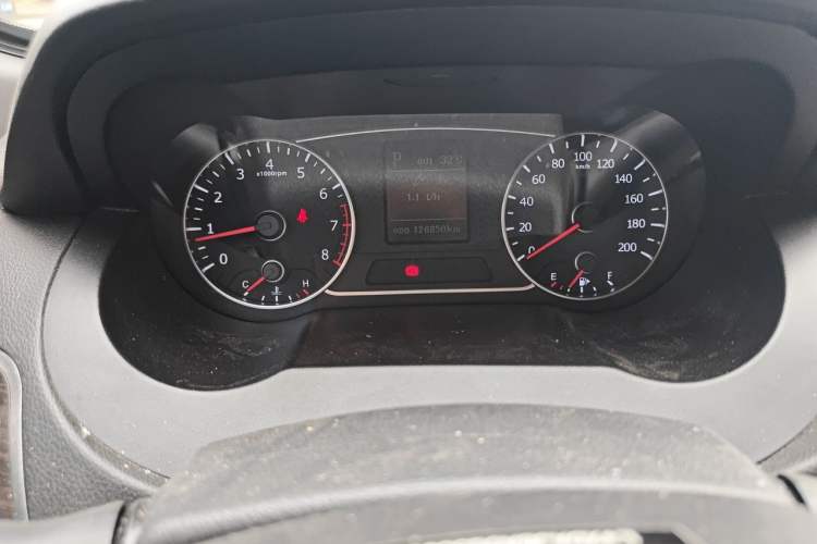Used Land X7 2015 2.0T Panoramic Prestige Edition Odometer Close Up