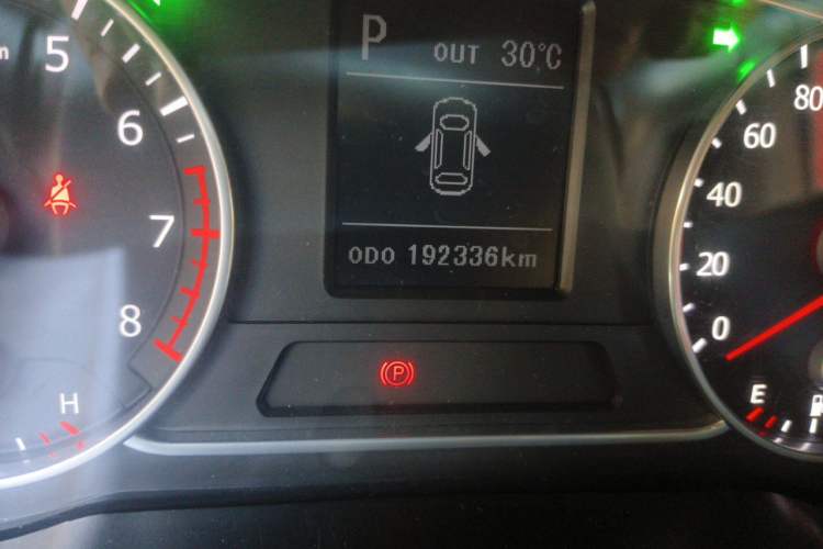 Used Land X7 2015 2.0T Panoramic Prestige Edition Odometer Close Up