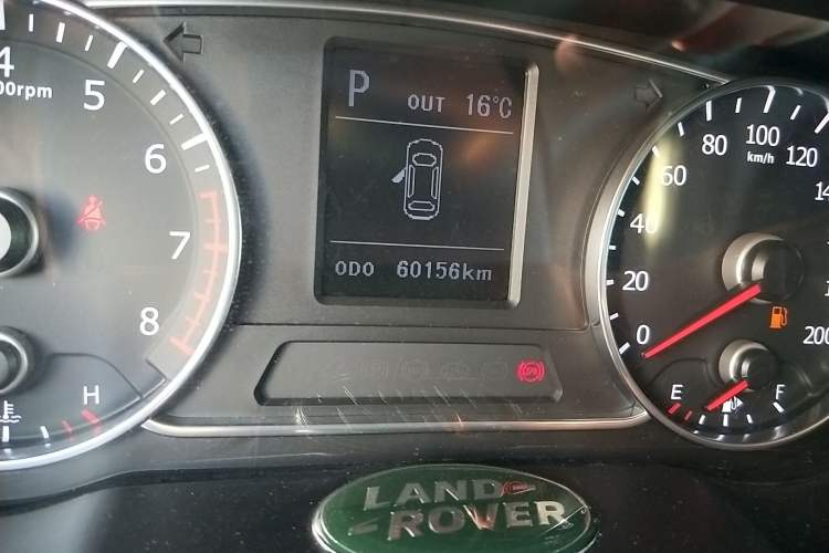 Used Land X7 2015 2.0T Panoramic Prestige Edition Odometer Close Up