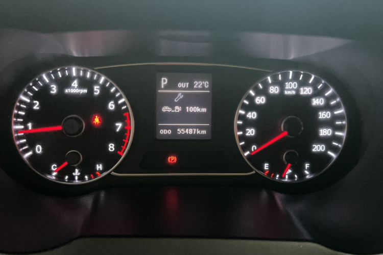 Used Land X7 2015 2.0T Panoramic Prestige Edition Odometer Close Up
