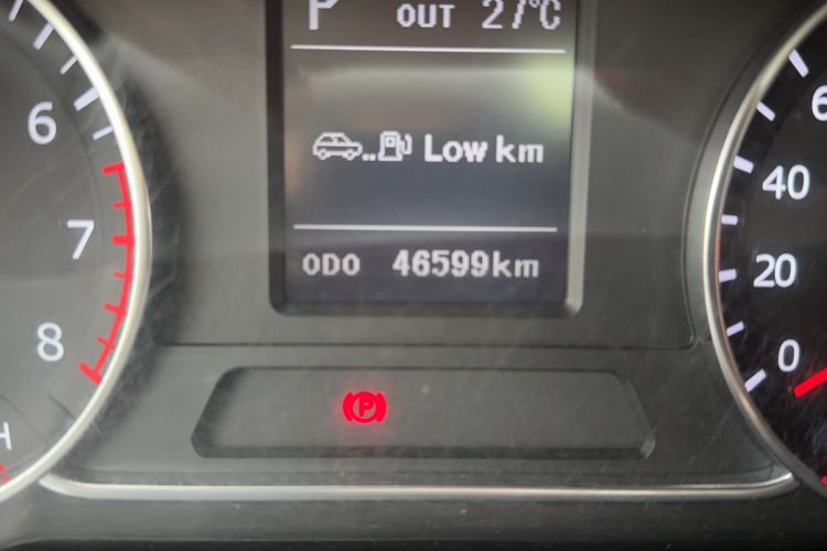Used Land X7 2015 2.0T Panoramic Prestige Edition Odometer Close Up