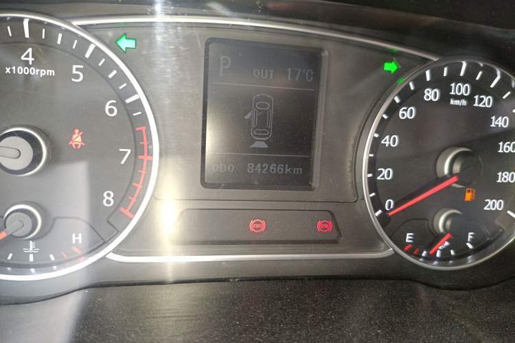 Used Land X7 2015 2.0T Panoramic Prestige Edition Odometer Close Up
