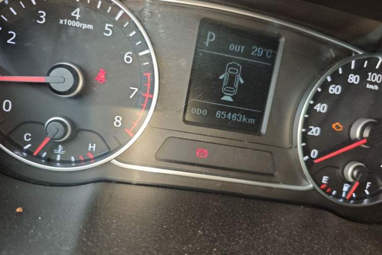 Used Land X7 2015 2.0T Panoramic Prestige Edition Odometer Close Up