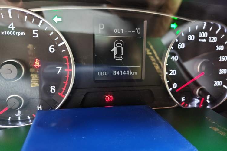 Used Land X7 2015 2.0T Panoramic Prestige Edition Odometer Close Up