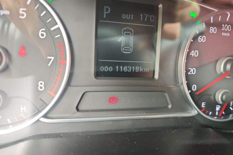 Used Land X7 2015 2.0T Panoramic Prestige Edition Odometer Close Up