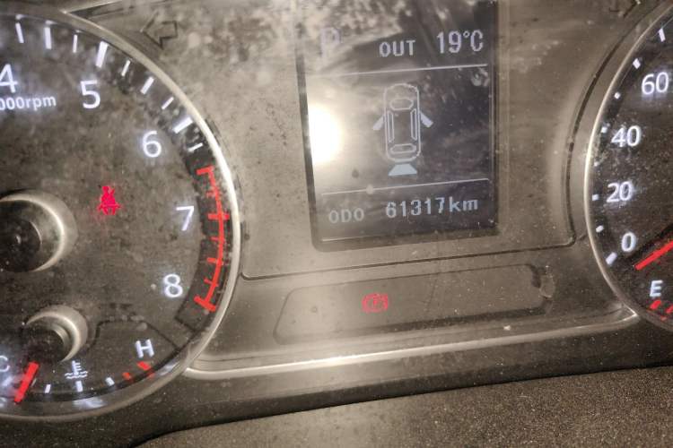 Used Land X7 2015 2.0T Panoramic Prestige Edition Odometer Close Up