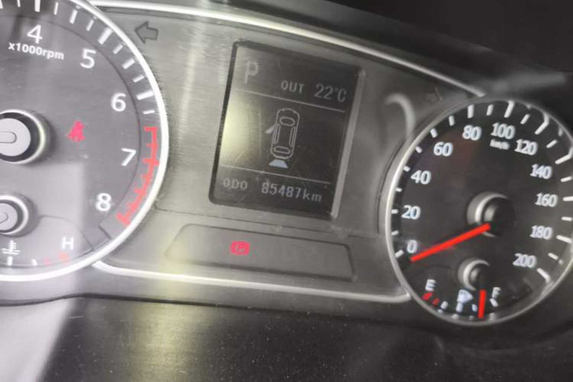 Used Land X7 2015 2.0T Panoramic Prestige Edition Odometer Close Up