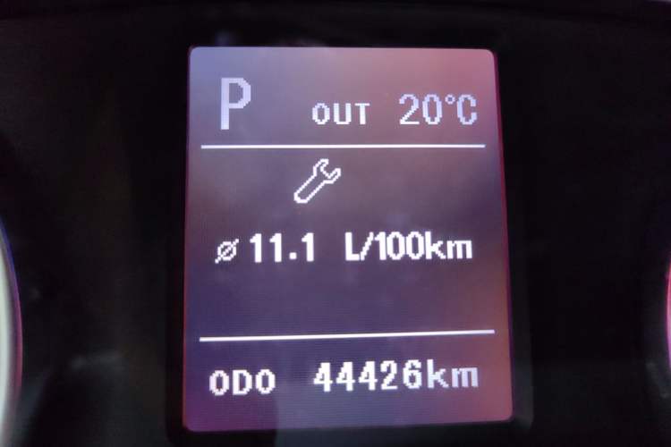 Used Land X7 2015 2.0T Panoramic Prestige Edition Odometer Close Up