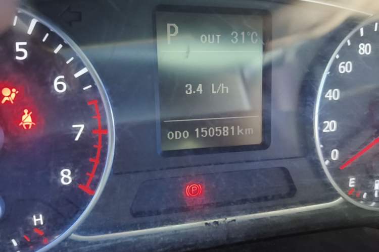 Used Land X7 2015 2.0T Panoramic Prestige Edition Odometer Close Up