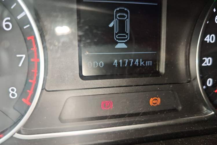 Used Land X7 2015 2.0T Panoramic Flagship Edition Odometer Close Up