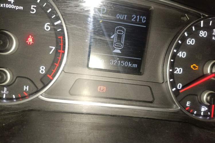 Used Land X7 2015 2.0T Panoramic Prestige Edition Odometer Close Up