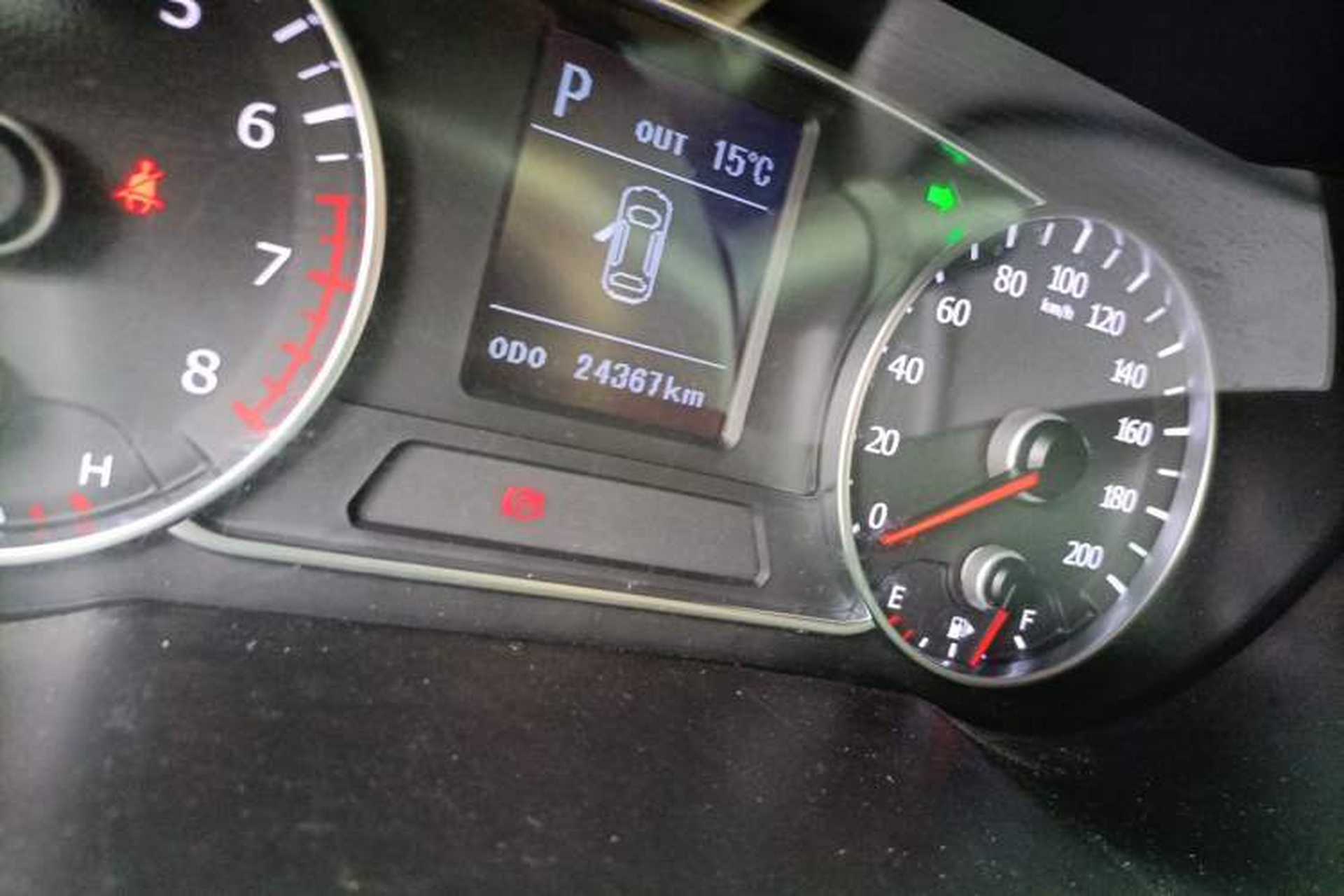 Used Land X7 2015 2.0T Panoramic Prestige Edition Odometer Close Up