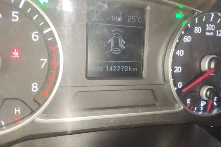 Used Land X7 2015 2.0T Panoramic Prestige Edition Odometer Close Up