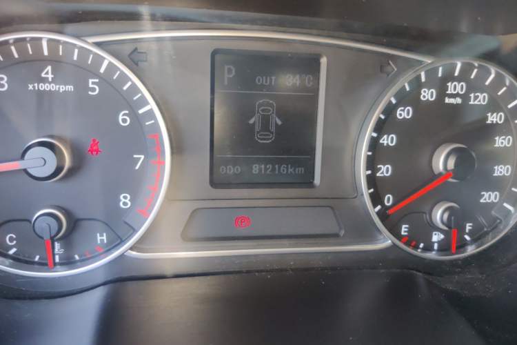 Used Land X7 2015 2.0T Panoramic Prestige Edition Odometer Close Up