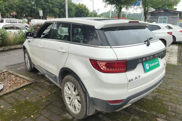 Used Land X7 2015 2.0T Panoramic Prestige Edition Rear Left 45 Deg