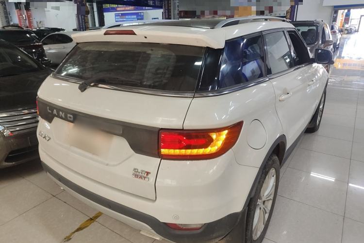 Used Land X7 2015 2.0T Panoramic Prestige Edition Rear Right 45 Deg