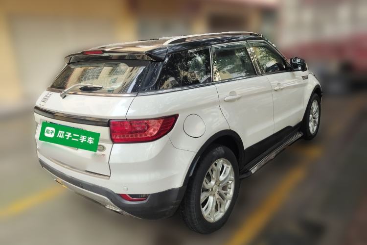 Used Land X7 2015 2.0T Panoramic Prestige Edition Rear Right 45 Deg