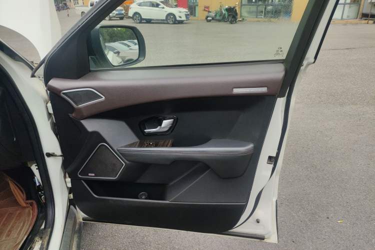 Used Land X7 2015 2.0T Panoramic Prestige Edition Right Front Door Interior