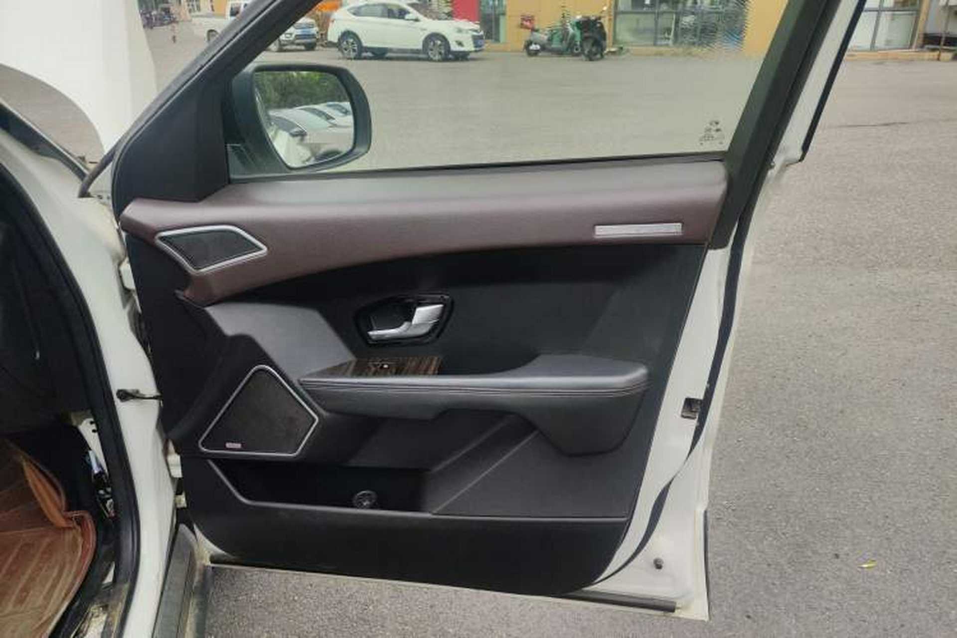 Used Land X7 2015 2.0T Panoramic Prestige Edition Right Front Door Interior
