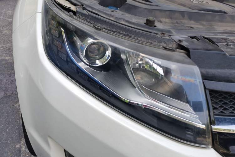 Used Land X7 2015 2.0T Panoramic Flagship Edition Right Front Headlight