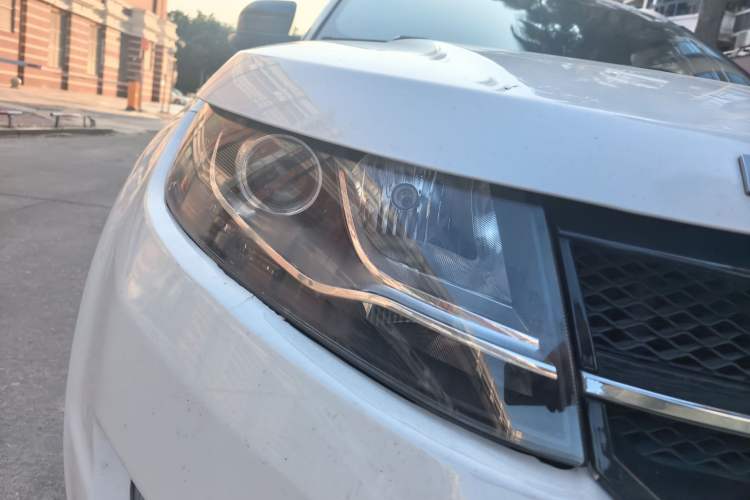 Used Land X7 2015 2.0T Panoramic Prestige Edition Right Front Headlight