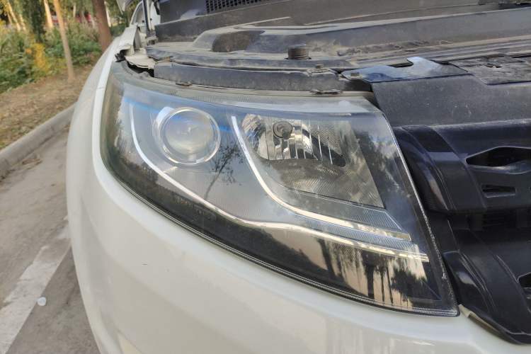 Used Land X7 2015 2.0T Panoramic Prestige Edition Right Front Headlight
