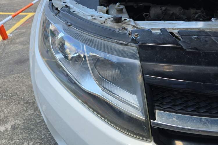 Used Land X7 2015 2.0T Panoramic Luxury Edition Right Front Headlight
