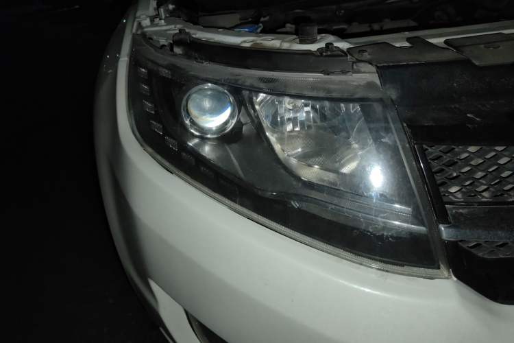 Used Land X7 2015 2.0T Panoramic Prestige Edition Right Front Headlight
