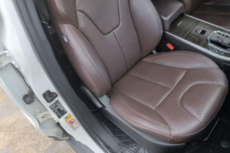 Used Land X7 2015 2.0T Panoramic Prestige Edition Right Front Seat