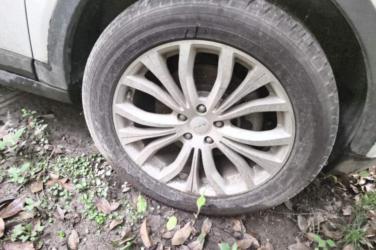 Used Land X7 2015 2.0T Panoramic Prestige Edition Right Front Wheel Hub