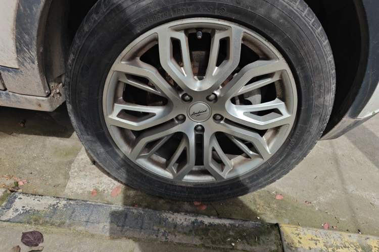 Used Land X7 2015 2.0T Panoramic Prestige Edition Right Front Wheel Hub