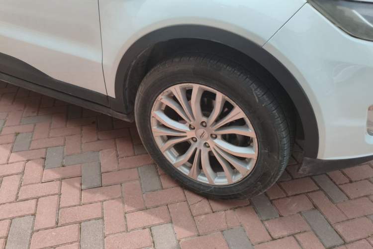 Used Land X7 2015 2.0T Panoramic Prestige Edition Right Front Wheel Hub