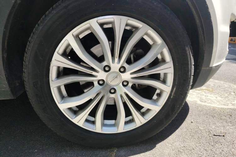 Used Land X7 2015 2.0T Panoramic Prestige Edition Right Front Wheel Hub