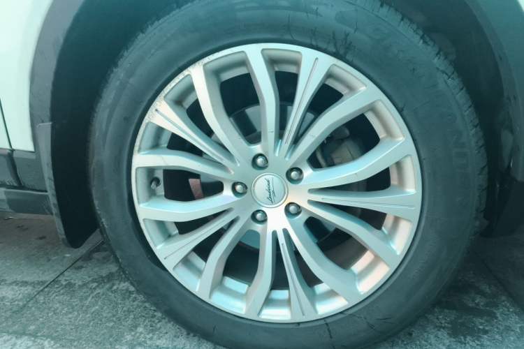 Used Land X7 2015 2.0T Panoramic Prestige Edition Right Front Wheel Hub