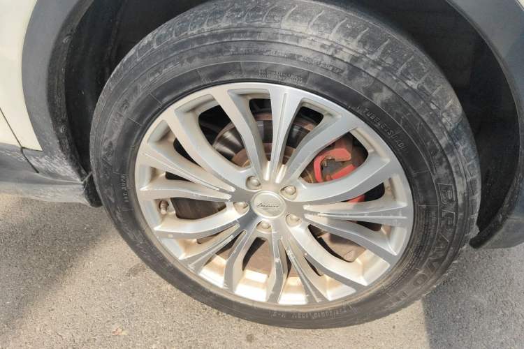Used Land X7 2015 2.0T Panoramic Flagship Edition Right Front Wheel Hub
