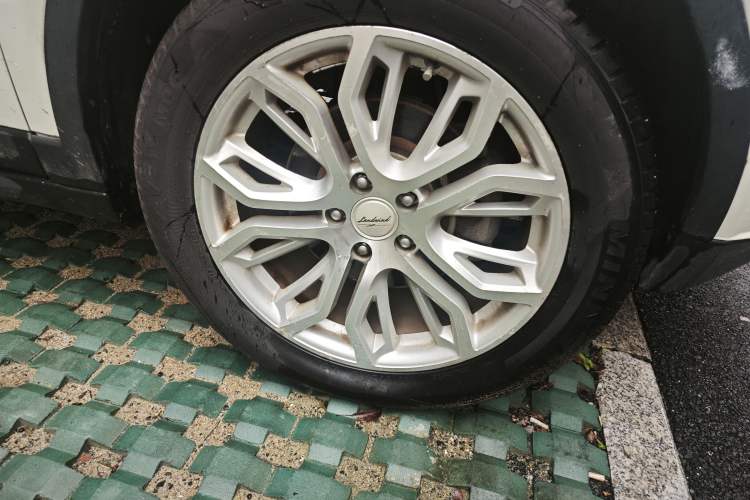 Used Land X7 2015 2.0T Panoramic Prestige Edition Right Front Wheel Hub