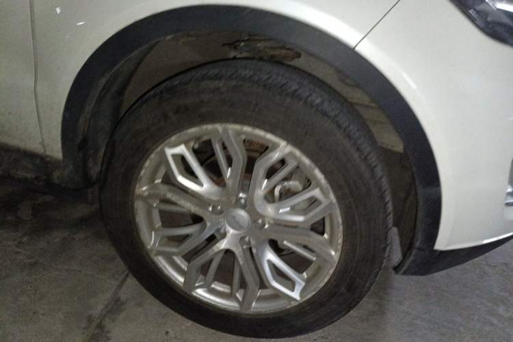 Used Land X7 2015 2.0T Panoramic Prestige Edition Right Front Wheel Hub
