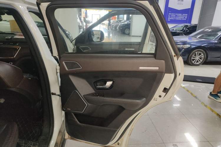 Used Land X7 2015 2.0T Panoramic Prestige Edition Right Rear Door Interior