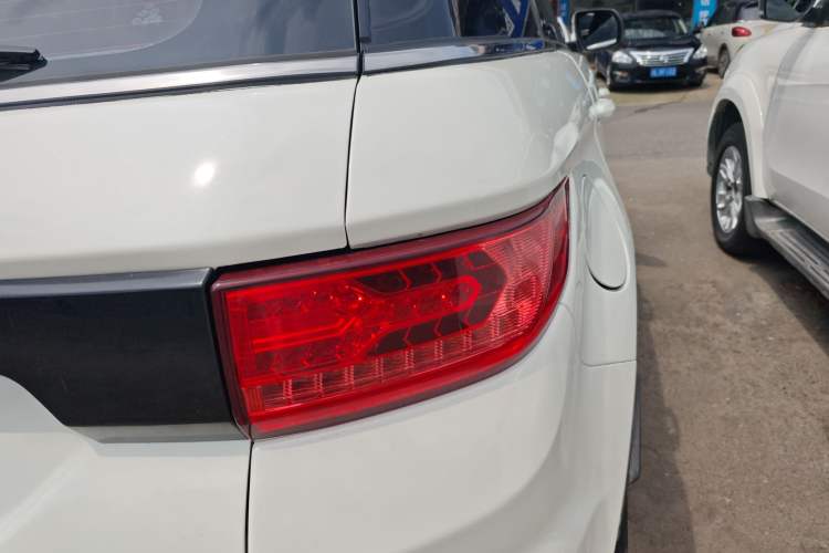Used Land X7 2015 2.0T Panoramic Prestige Edition Right Rear Taillight