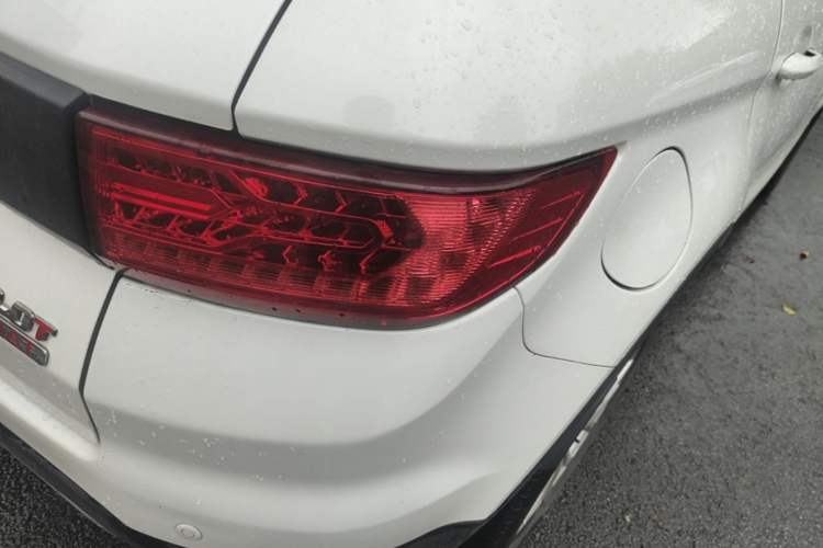 Used Land X7 2015 2.0T Panoramic Prestige Edition Right Rear Taillight
