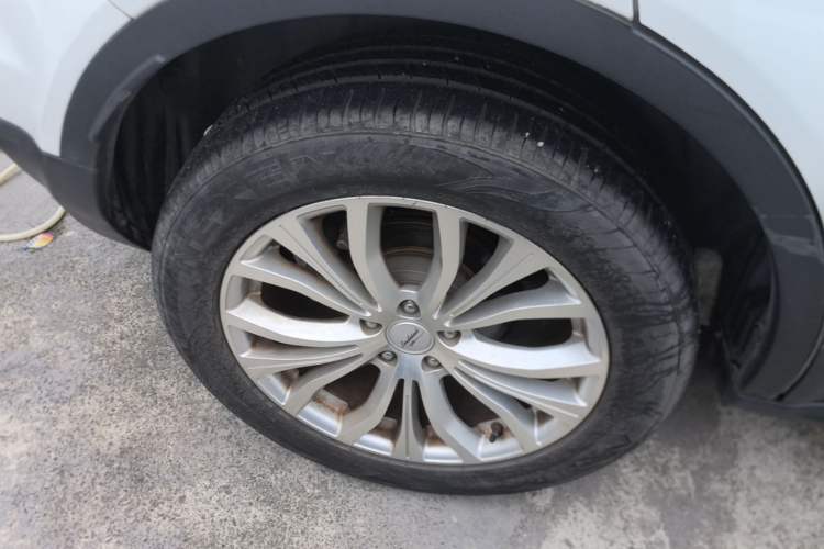 Used Land X7 2015 2.0T Panoramic Prestige Edition Right Rear Wheel Hub