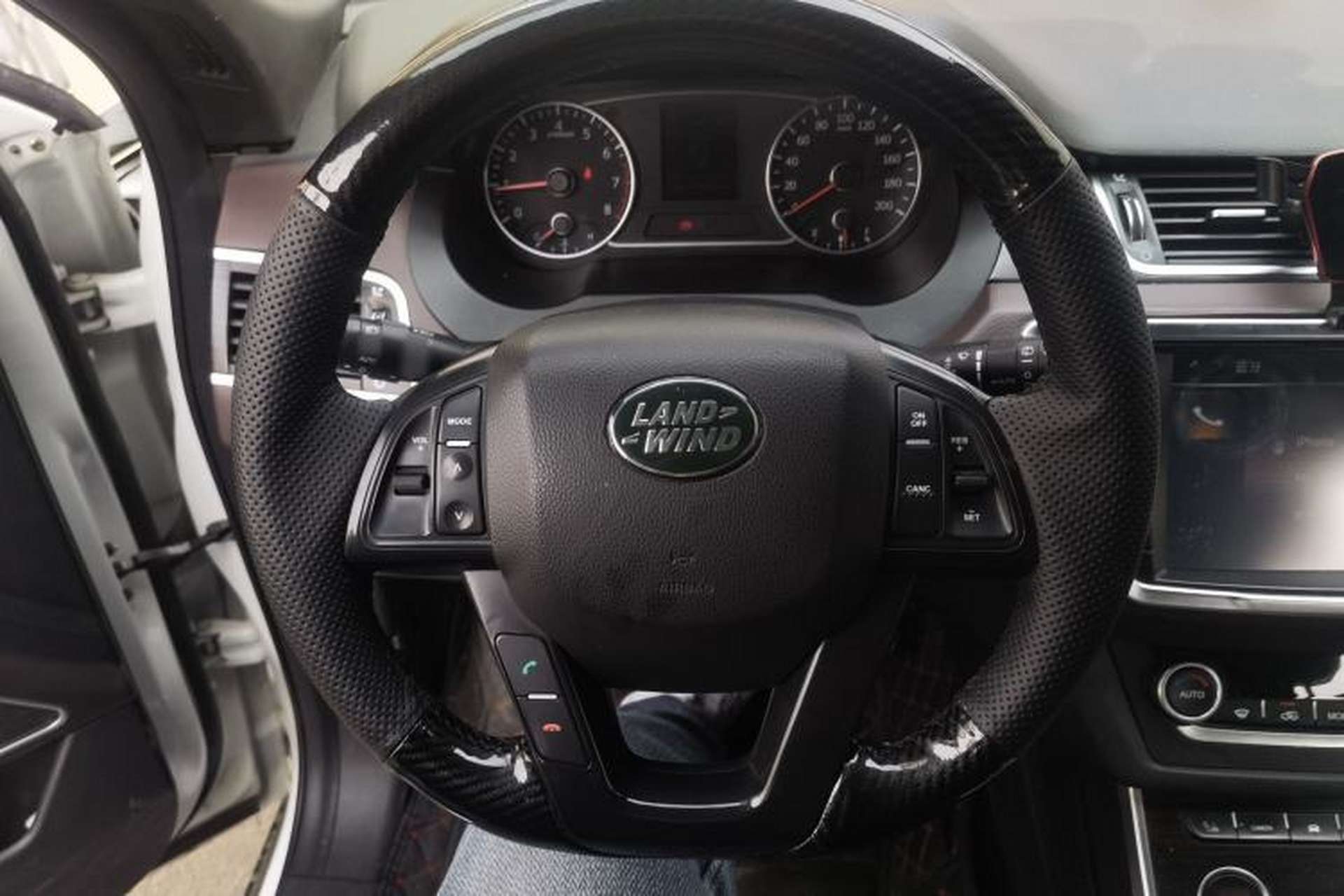 Used Land X7 2015 2.0T Panoramic Prestige Edition Steering Wheel
