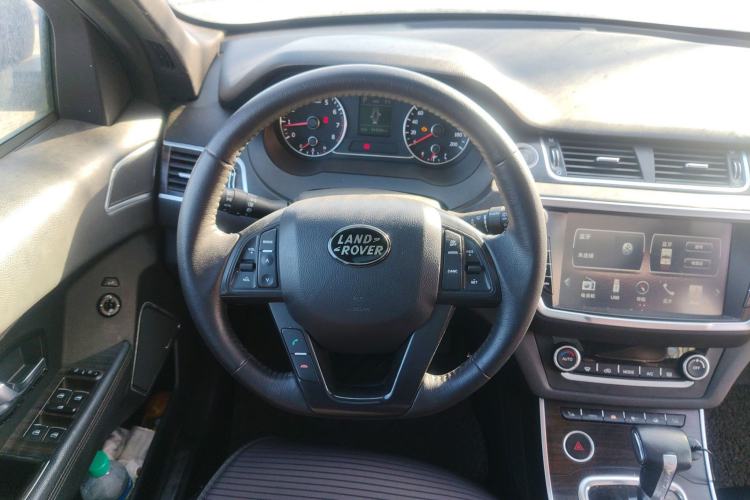 Used Land X7 2015 2.0T Panoramic Prestige Edition Steering Wheel