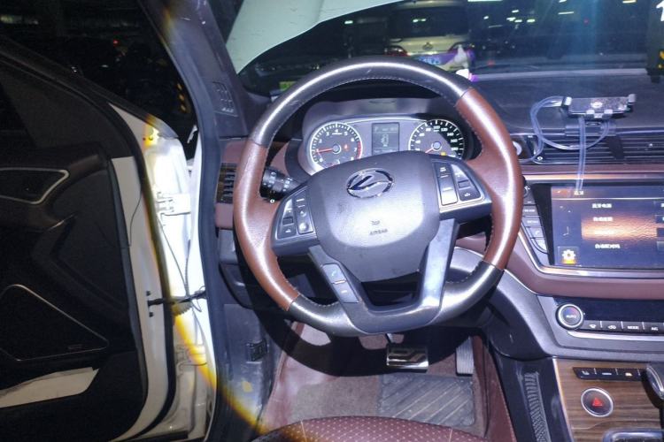 Used Land X7 2015 2.0T Panoramic Prestige Edition Steering Wheel