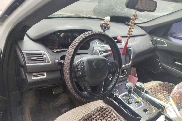 Used Land X7 2015 2.0T Panoramic Prestige Edition Steering Wheel